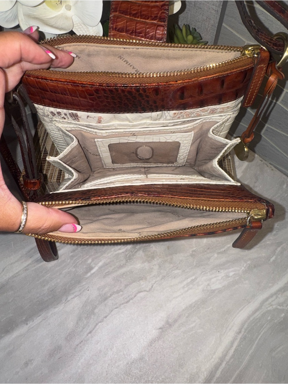 Brahmin Croc-Embossed Crossbody 3 Compartments Middle One w/ Magnetic Closure - Picture 8 of 15